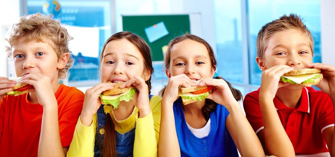 Mnogi šolarji za malico izberejo sendviče.