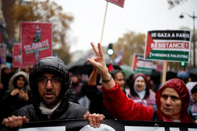 Protestniki v Parizu. FOTO: Benoit Tessier Reuters