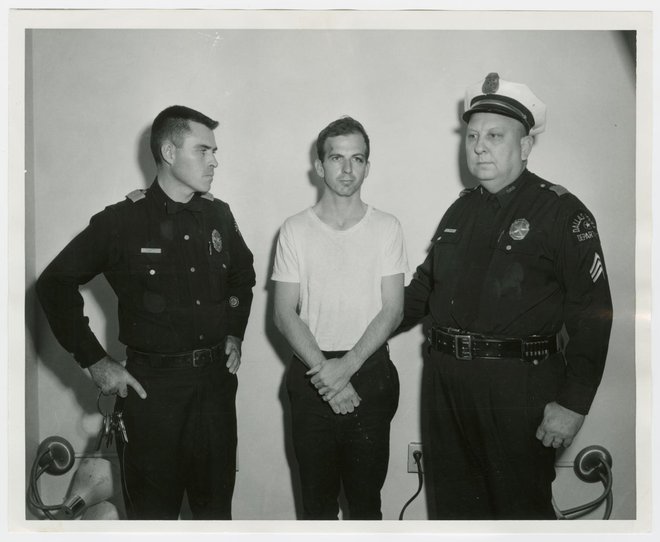Lee Harvey Oswald kljub številnim teorijam zarote še vedno velja za Kennedyjevega morilca. FOTO: Dallas Municipal Archives/University of North Texas/Reuters