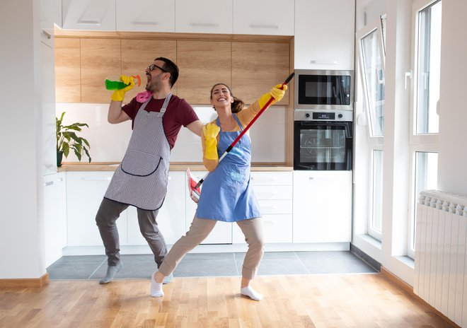 Predpraznično čiščenje kuhinje je pogoj za lepe praznike. FOTO: Jevtic/Getty Images