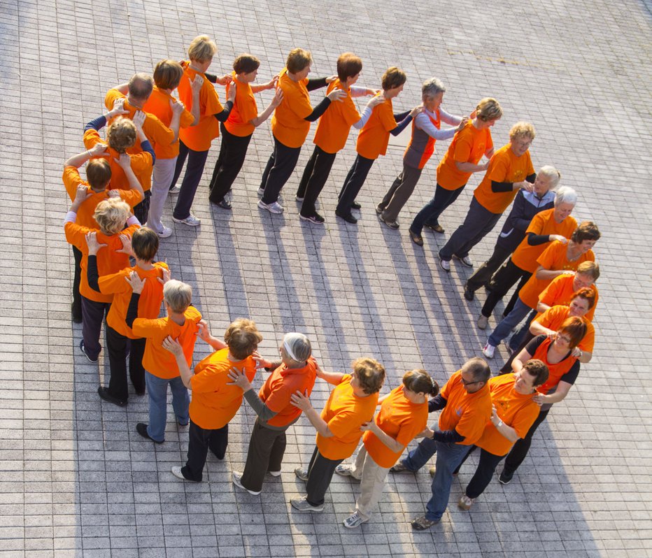 Fotografija: Začeli se boste več družiti, kar je dobro za vašo psiho in okrepili boste svoje zdravje, ker se boste redno razgibavali. Naredite korak naprej za svoje zdravje! FOTO: Neda Galijaš