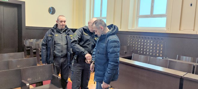 47-letni Mehmeti Šočri je s kijem napadel 34-letnico FOTO: Aleš Andlovič