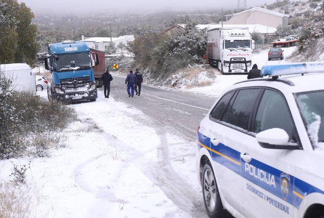 Voznikom je sneg v Splitu povzročil kar nekaj preglavic. FOTO: Ivo Cagalj, Pixsell