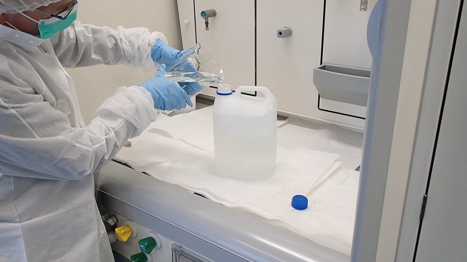 Fotografija: Zaseženo tekočino so analizirali v laboratoriju nemškega generalnega carinskega urada. FOTOGRAFIJE: Obmejna policija München