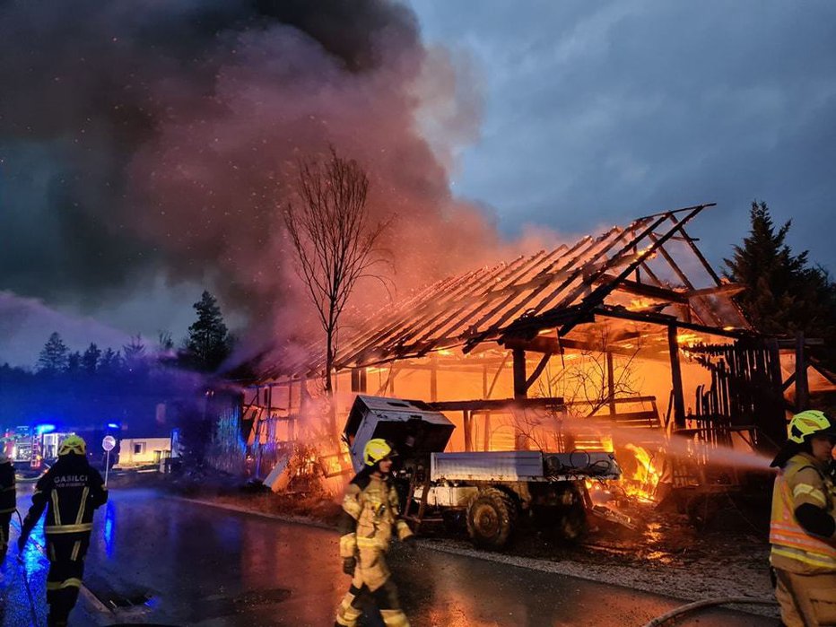 Fotografija: Na kraju požara. FOTO: Gasilsko Reševalna Služba Kranj/Fire & Rescue Service Kranj