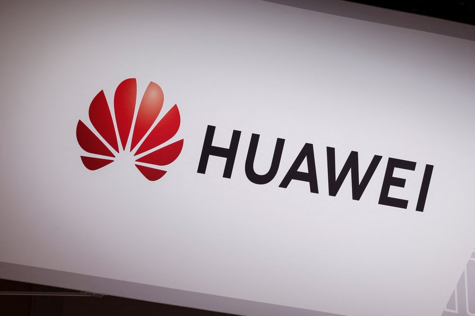 Fotografija: Huawei zaradi sklepa glede 5G terja 170 milijonov evrov. FOTO: Benoit Tessier Reuters