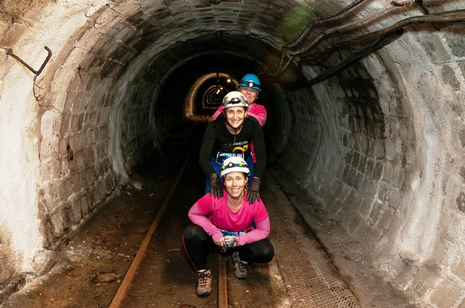 Vesele huntarce so bile 17. v jami in najhitrejša ženska ekipa.