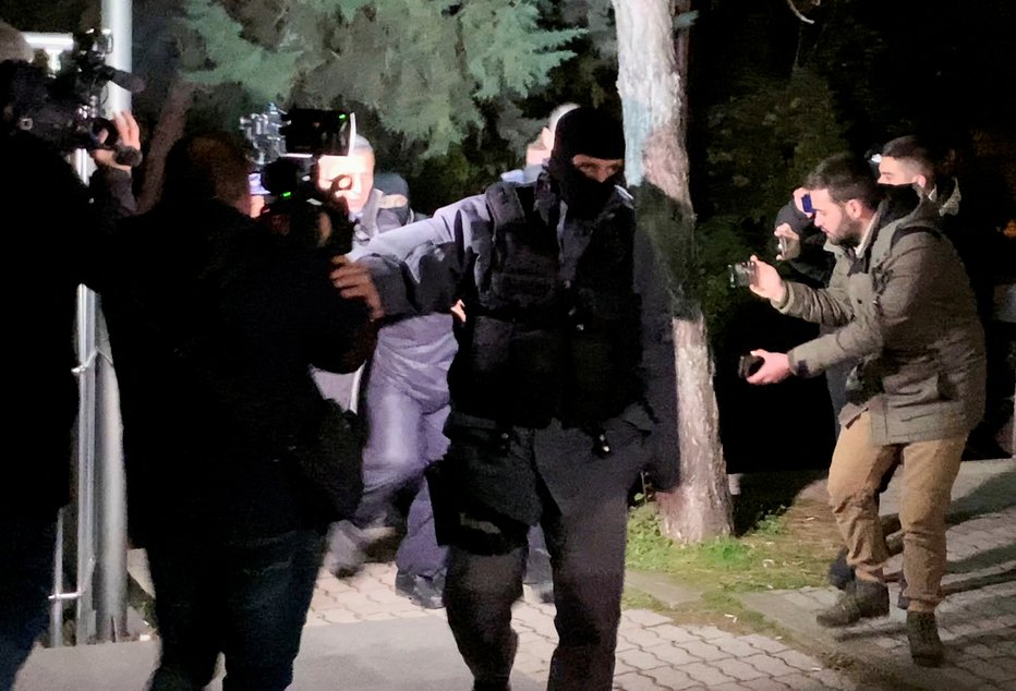 Fotografija: Ljupča Palevskega, bolj znanega kot Palčo, osumljenega ugrabitve in umora, so aretirali na meji s Turčijo. FOTO: Ognen Teofilovski, Reuters