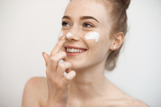 Za novoletno ličenje vam bo prišla prav kozmetika, ki ima močan učinek. FOTO: Strelciuc Dumitru Getty Images/istockphoto