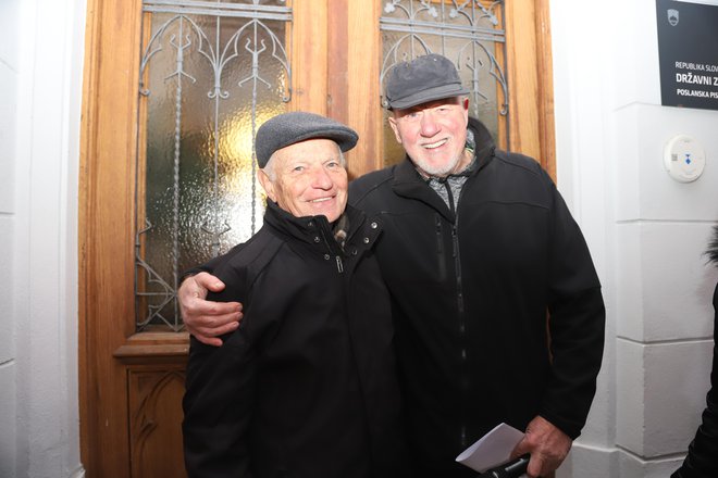 Matija Slak, brat Lojzeta Slaka, in Slavko Podboj, ki je povezoval petkov koncert. FOTO: Tanja Jakše Gazvoda