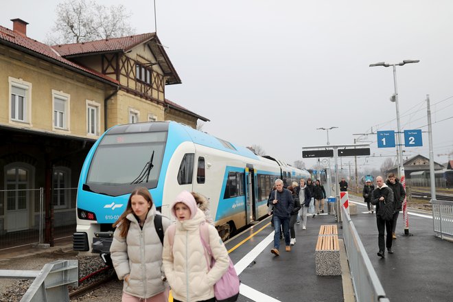 Nekdanjo železniško postajo Ljubljana Šiška so obnovili in ji uredili nove perone. FOTO: Blaž Samec