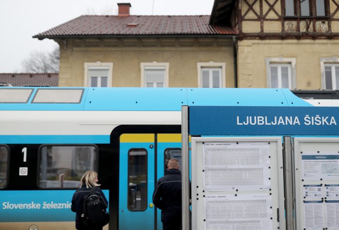 Nekateri vlaki na gorenjski in kamniški progi po novem voznem redu vozijo le do začasnega postajališča na nekdanji železniški postaji Ljubljana Šiška. FOTO: Blaž Samec