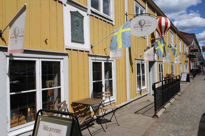 Mesto Gränna poživljajo pisano pobarvane lesene hiše. Foto: Igor Fabjan