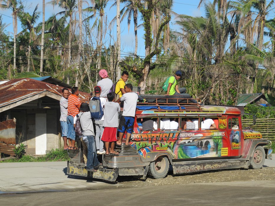 Fotografija: Slovenski delodajalci na Filipinih iščejo tudi voznike avtobusov. FOTO: Borut Tavčar
