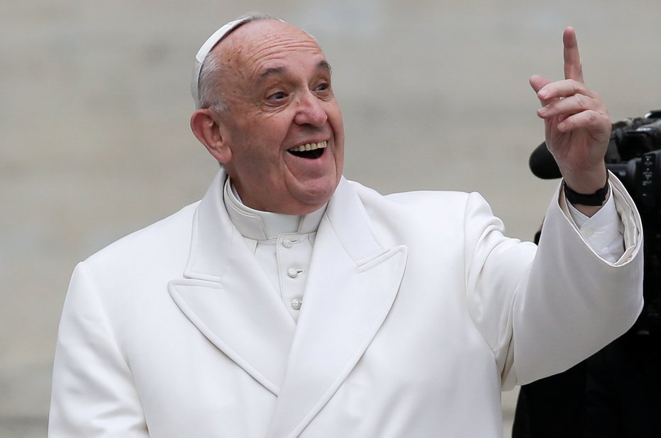 Fotografija: Papež Frančišek je že večkrat dejal, da bi morala biti Cerkev odprta za vse, tudi za vernike LGBTQ+.  FOTO: Max Rossi Reuters Pictures