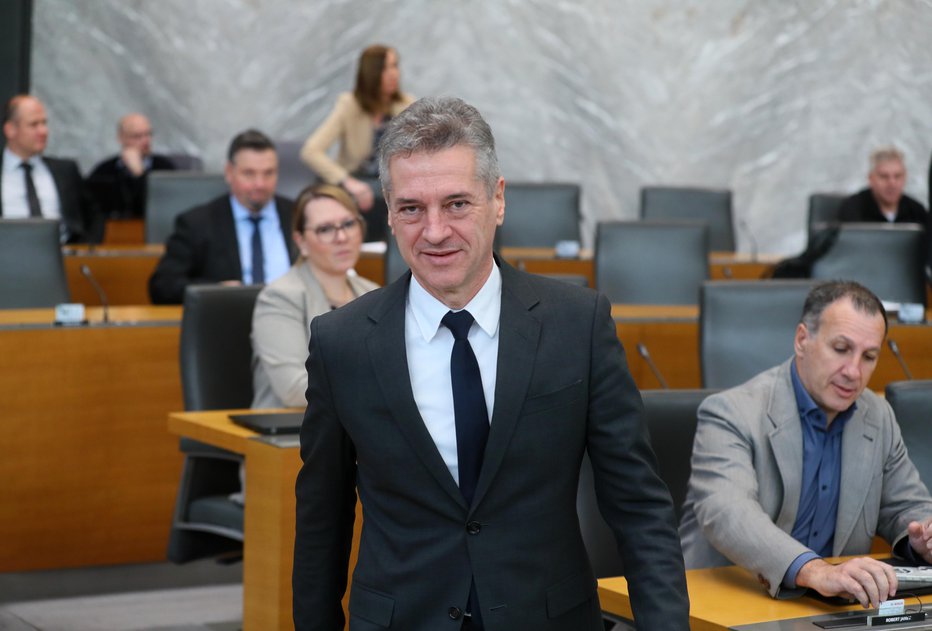 Fotografija: Premier Robert Golob je kot enega od dejavnikov za dvigovanje življenjskih stroškov v Sloveniji označil dogajanje na nepremičninskem področju.  Foto: Dejan Javornik