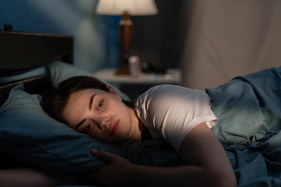 Fotografija: Mnogi bedijo, ko bi morali trdno spati. FOTO: Andrii Lysenko/Getty Images