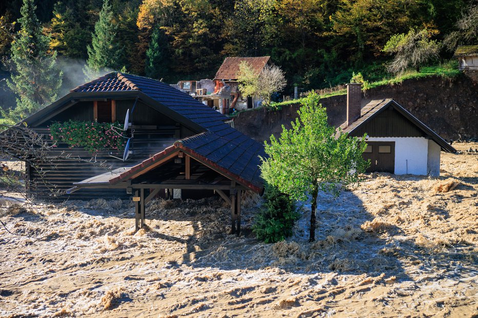 Fotografija: Posledice uničujočih avgustovskih poplav. FOTO: Črt Piksi