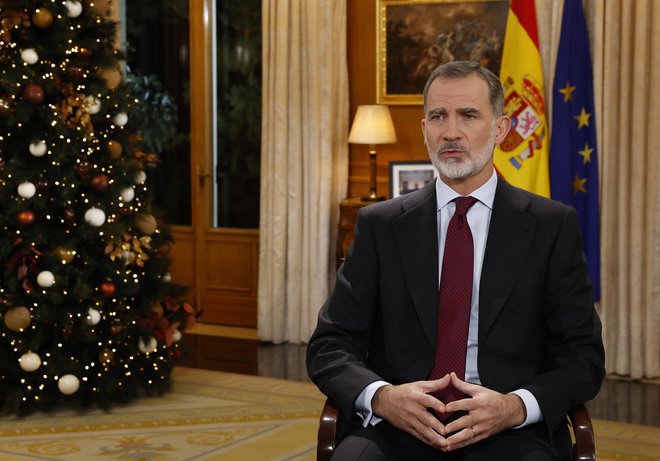 Španski kralj Felipe je lani nagovor podanikom prebral v svojih uradnih prostorih v palači, kjer je stalo čudovito božično drevesce. Kakšnega imajo Španci letos, še ne vemo.