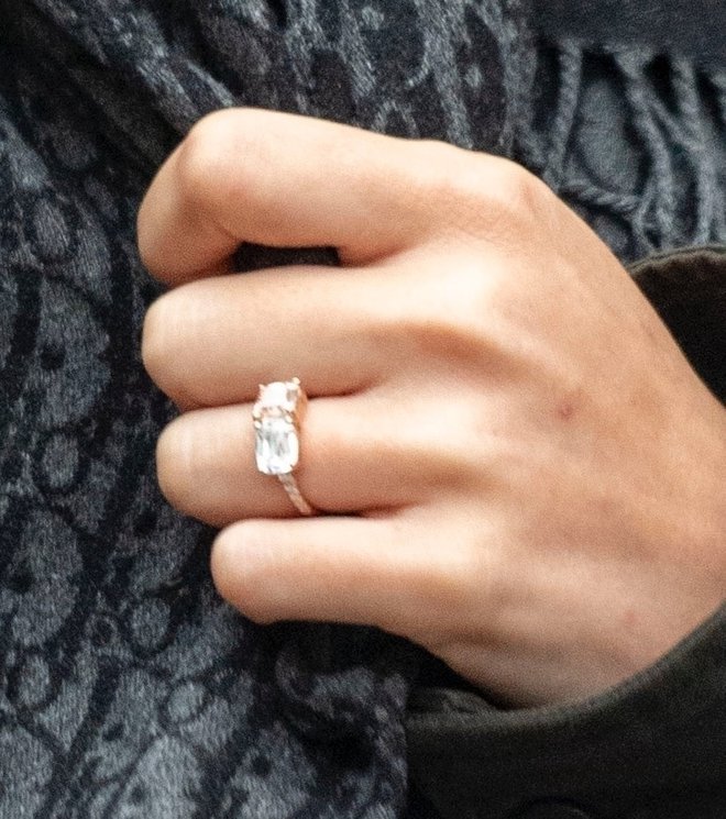 Suki je na levem prstancu nosila bleščeč diamantni prstan.  Foto: Profimedia