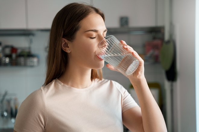 Treba je piti dovolj vode. FOTO: Yaroslav Olieinikov/Getty Images