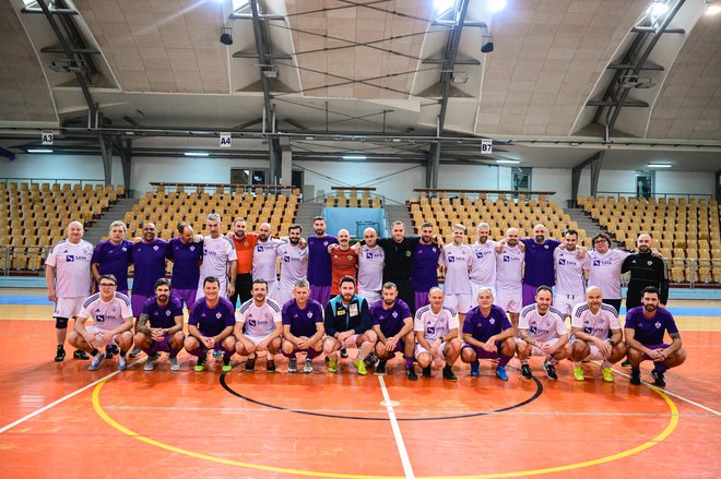 Prednovoletne tekme z NK Maribor se radi udeležijo prav vsi nogometni poročevalci iz vse Slovenije. FOTO: MP Produkcija/pigac.si