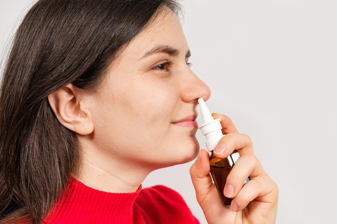 Pred prehladom redno skrbimo za prehodnost nosu. FOTO: Zarina Lukash/Getty Images