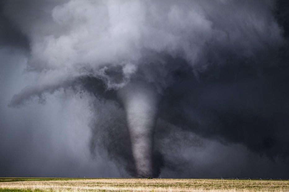 Fotografija: Med njenimi napovedmi so tudi močni vetrovi in tornadi. FOTO: Francis Lavigne-Theriault, Getty Images