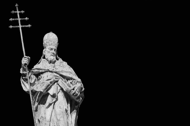 Večinoma je upodobljen v papeškem ornatu. FOTO: Getty Images