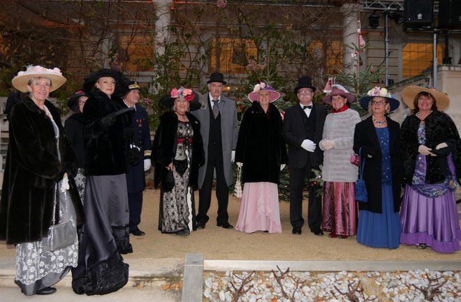 Za mondeno vzdušje so poskrbeli tudi člani društva Rosa Klementina v kostumih z začetka prejšnjega stoletja. Foto: Janez Kočar