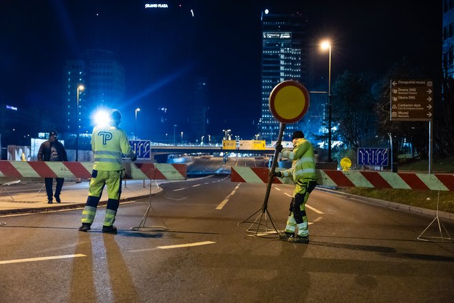 Promet po Dunajski cesti bo v naslednjih mesecih prilagojen delom. FOTO: Črt Piksi
