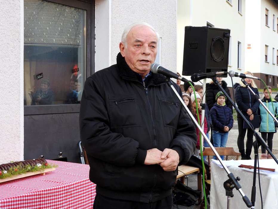 Fotografija: Župan Franc Čebulj je predstavil dela, ki so v zadnjih letih potekala v Poženiku. FOTOGRAFIJE: Janez Kuhar