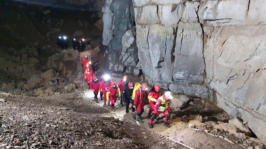 Fotografija: Reševanje Križna jama je uspešno zaključeno. Ob 15:05 so vsi reševalci in ujete osebe prišli iz jame. FOTO: FOTO: Jamarska zveza Slovenije