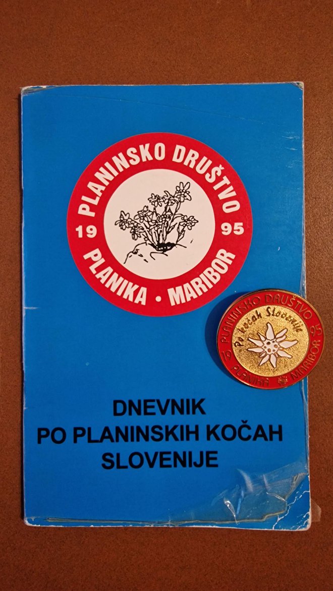 V Dnevniku po planinskih kočah Slovenije je zbral vse žige. FOTO: osebni arhiv