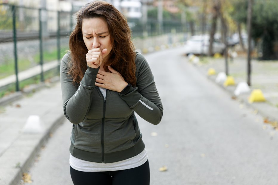 Fotografija: Kašelj dihalne poti očisti snovi, ki bi lahko škodile našim pljučem. FOTO: Eternalcreative, Getty Images