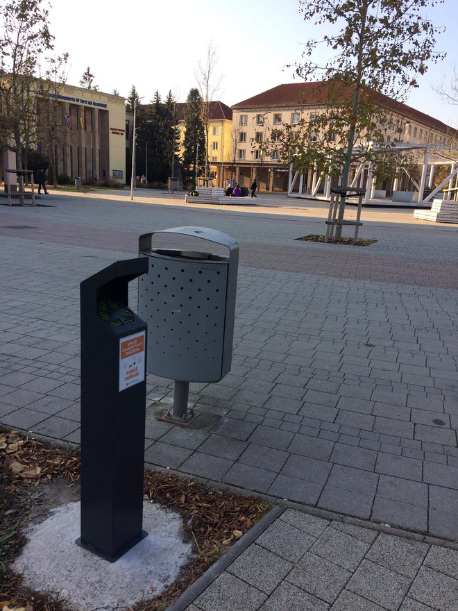 V Bratislavi želijo, da bi ljudje metali čike v za to namenjene zbiralnike. FOTO: EcoButt