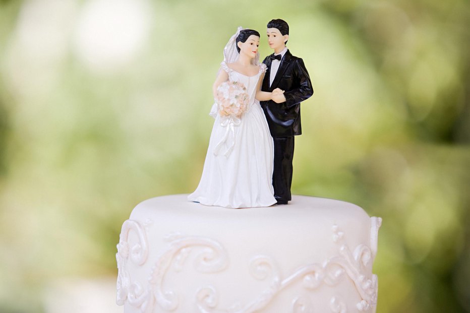 Fotografija: Kdo se bo sladkal s svojo poročno torto? FOTO: Image Source/Gettyimages