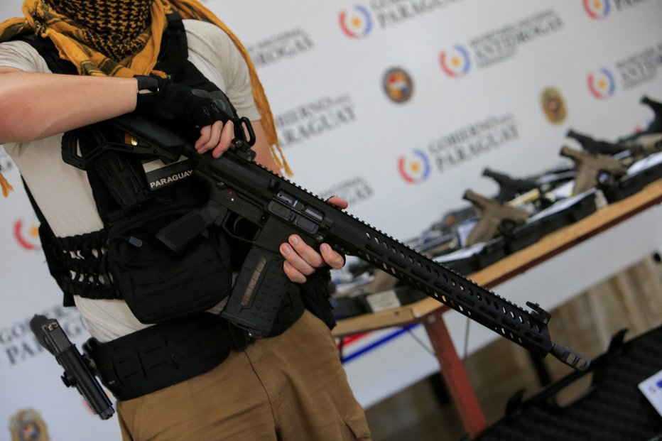 Fotografija: Paragvaj je logistično središče za mednarodno trgovino z orožjem. FOTO: Cesar Olmedo Reuters