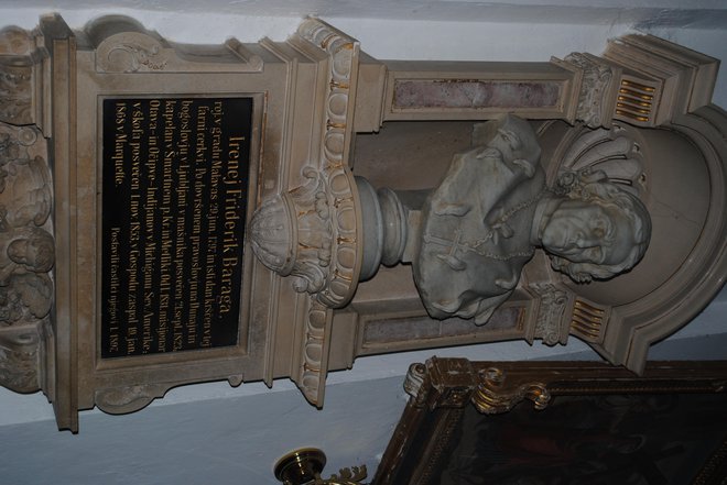 Spomenik Ireneju Frideriku Baragi v cerkvi sv. Jurija v Dobrniču FOTO: Vojko Zakrajšek