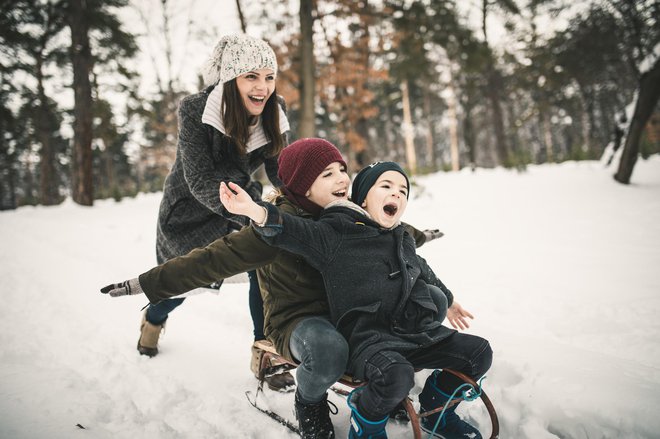 Sneg ponuja obilo možnosti zabave in rekreacije. FOTO: Getty Images