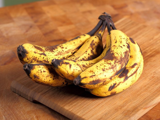 Banane z rjavimi lisami na olupku telo najlažje prebavlja. FOTO: 4nadia/Gettyimages