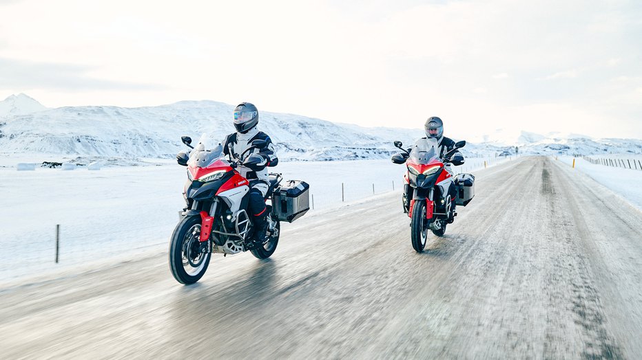 Fotografija: Če se odločimo za zimsko vožnjo, so nujni primerna oblačila in oprema, tile motocikli so imeli celo ježevke. FOTO: Ducati