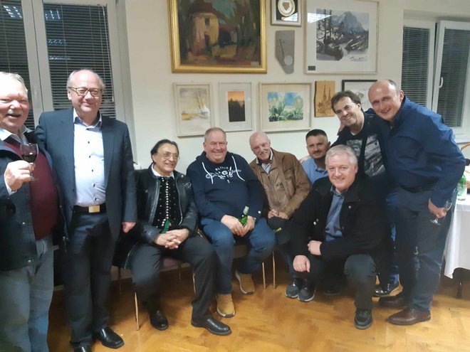 Jože s člani Alpskega kvinteta in Slavkom Avsenikom ml. v Mengšu na 70-letnici Četrtkovega večera FOTO: osebni arhiv