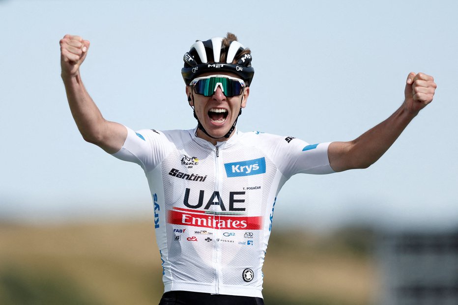 Fotografija: Tako zmagoslavno je dvignil roki v 20. etapi lanskega Toura. Upajmo, da bo imel v prihajajoči sezoni velikokrat razlog, da ju dvigne. FOTO: Benoit Tessier Reuters