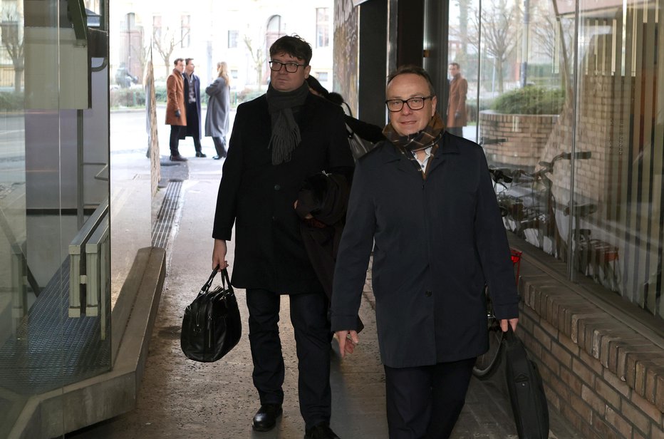 Fotografija: Ob prihodu na sodišče z odvetnikom Petrom Fašunom FOTO: Dejan Javornik