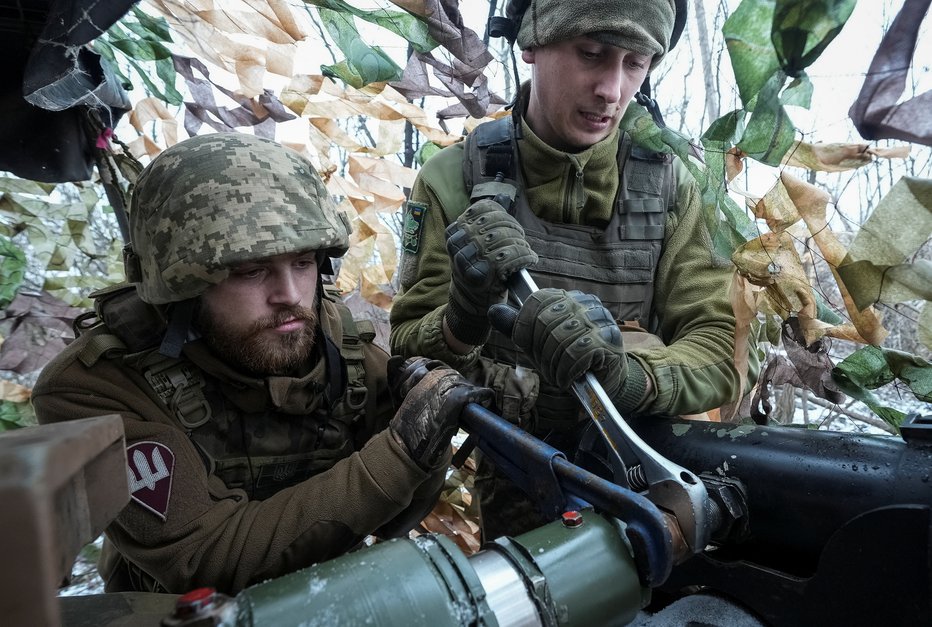 Fotografija: Ukrajina v vojni zdaj uporablja strategijo aktivne obrambe, torej zadrževanje Rusov in občasnih protinapadov. FOTO: Stringer Reuters