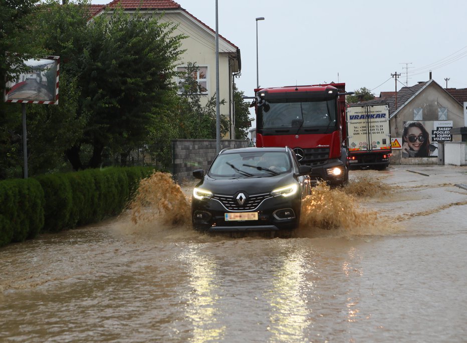 Fotografija: Niti Trzin se ni izognil lanskim uničujočim poplavam. FOTO: Dejan Javornik