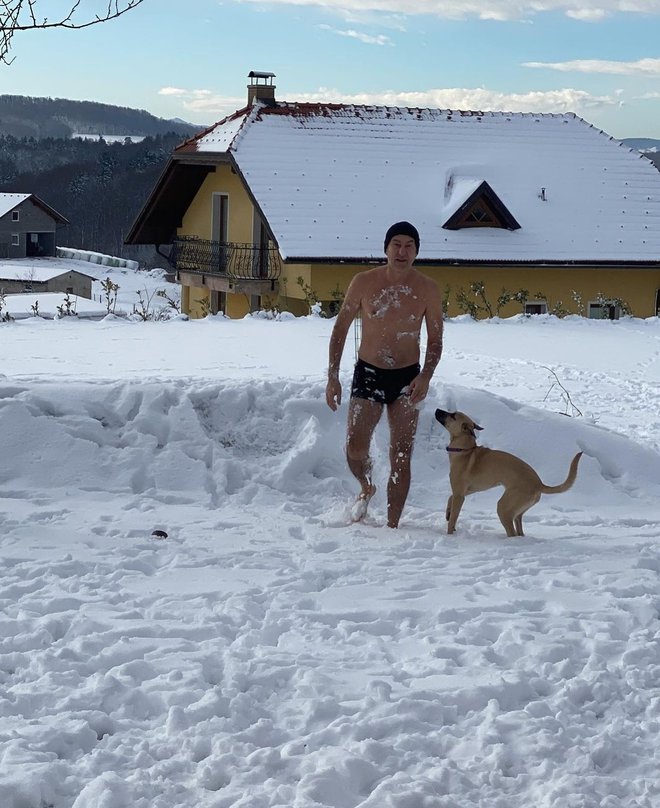 Nekateri hodijo bosi po žerjavici, Đurotu pa bolj ugaja ledena podlaga. FOTO: Instagram