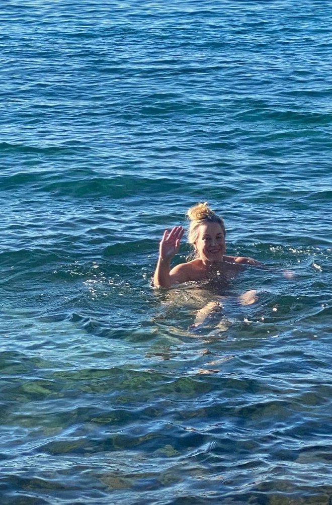 Nina Ivanič rada zaplava v mrzli vodi. FOTO: Instagram