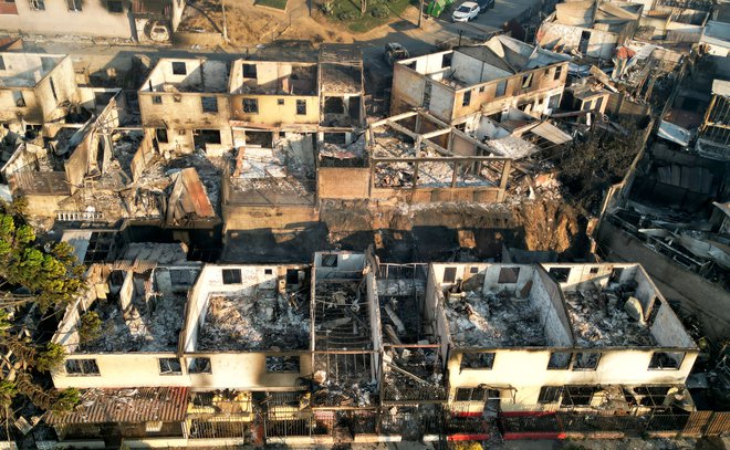 Požari so uničili zelo veliko zgradb. FOTO: Rodrigo Garrido Reuters